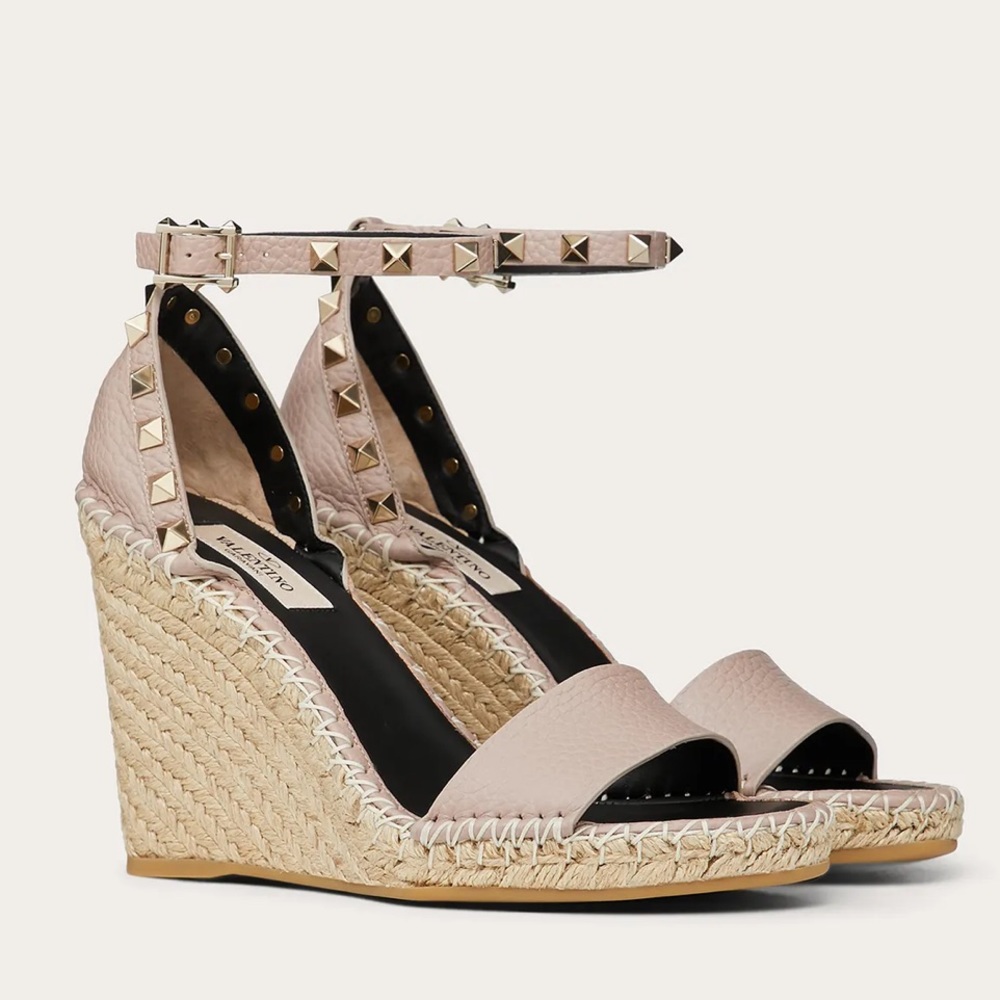 Valentino Garavani Double Rockstud wedge in elk-print calfskin leather.